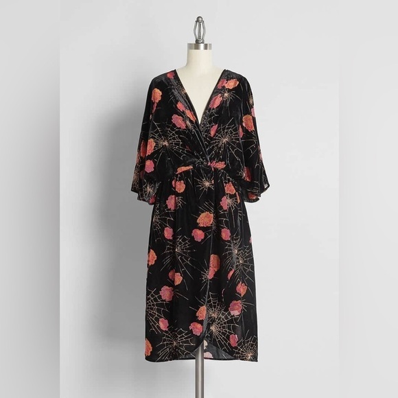 ModCloth Dramatic Depths Velvet Burnout Dress Medium - Picture 1 of 16